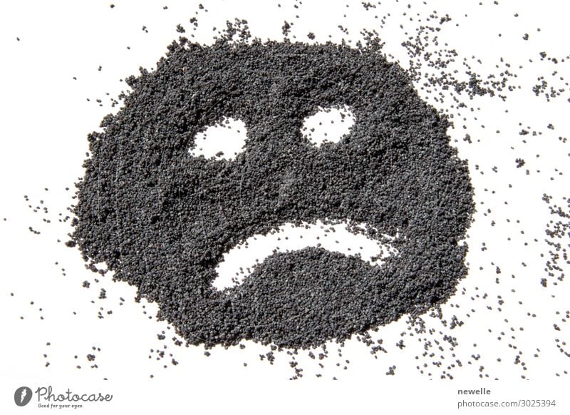unglückliches Gesicht aus getrocknetem Mohn Lebensmittel Kräuter & Gewürze Ernährung Essen Traurigkeit schwarz weiß Biografie Saatgut Hintergrund Samen Opium