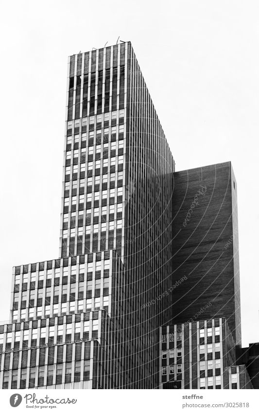 geometrie Stadt Haus Hochhaus Fassade Manhattan New York City USA Bürogebäude Quader Geometrie Licht & Schatten Schwarzweißfoto Außenaufnahme
