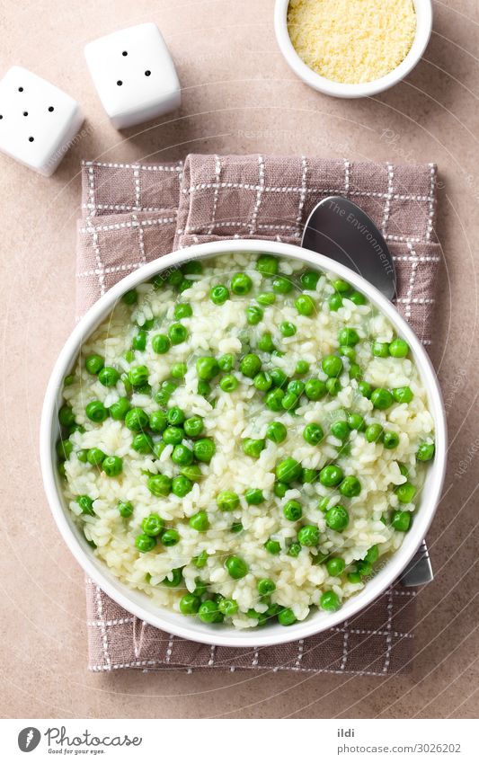 Risotto mit cremigen grünen Erbsen Gemüse Vegetarische Ernährung frisch Lebensmittel Reis risi bisi risi e bisi Italienisch kochen & garen Speise Mahlzeit Korn