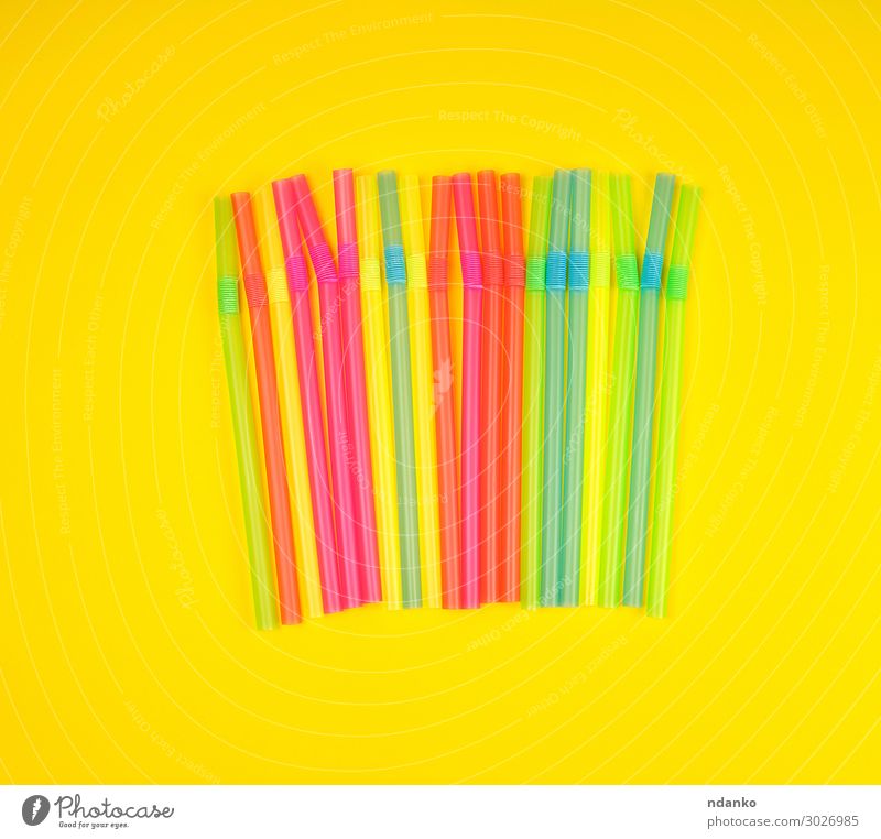 mehrfarbige Cocktailschläuche aus Kunststoff Getränk Saft Freude Körper Arme Tube Streifen Essen blau gelb grün rosa rot beweglich Farbe gemischt kleben flach