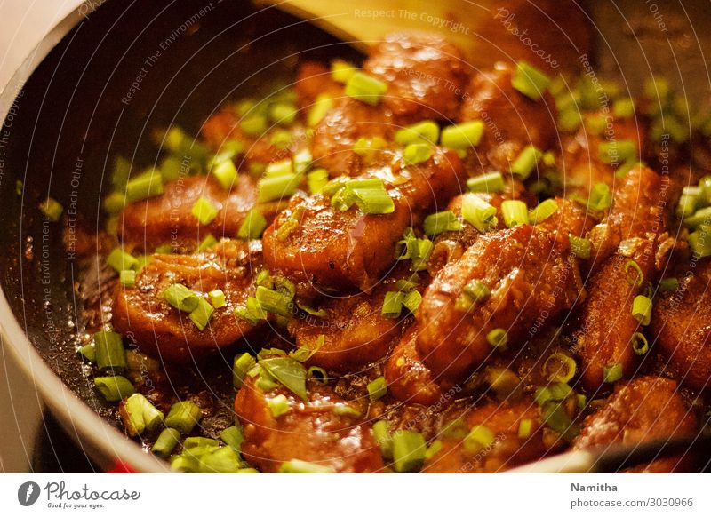 Asiatisches Huhn Ernährung Essen Mittagessen Asiatische Küche Pfanne frisch Hähnchen mehrfarbig Innenaufnahme Tag