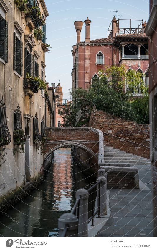 Bruecke Mauer Wand Fassade ästhetisch außergewöhnlich historisch Venedig Brücke Treppe malerisch Idylle ruhig Farbfoto Außenaufnahme Menschenleer