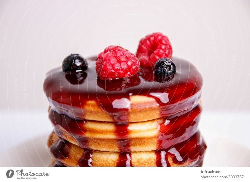 Pancakes mit Früchten Lebensmittel Frucht Kuchen Dessert Süßwaren Marmelade Ernährung Frühstück Vegetarische Ernährung wählen genießen Flüssigkeit Fröhlichkeit