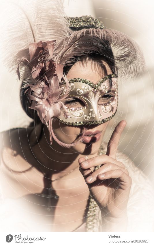 Arwen II Venedig Karneval Maske Porträt feminin Frau Erwachsene Leidenschaft Gefühle Stimmung Außenaufnahme Vorderansicht Blick nach vorn Respekt Quiet