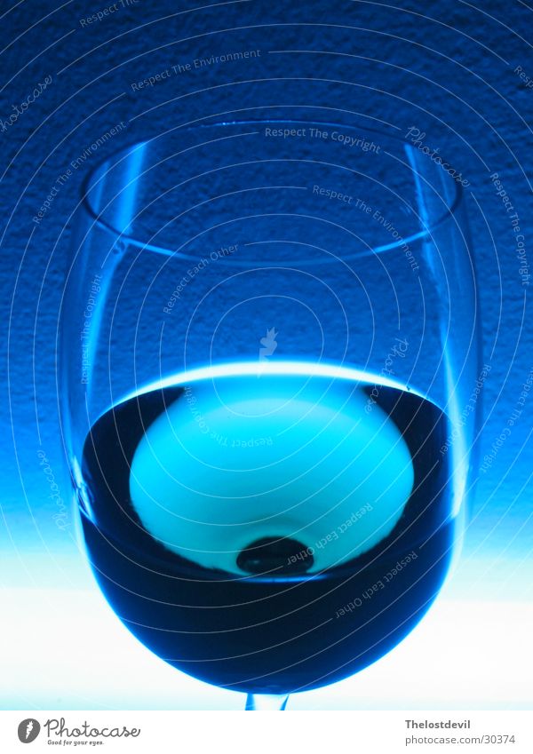 Glas Wein Stil trinken Alkohol blau atmosphere mehrfarbig