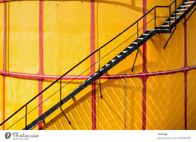 1. OG Industrie Mauer Wand Treppe gelb rot schwarz Farbe oben Farbfoto Außenaufnahme Menschenleer Textfreiraum links Textfreiraum rechts Textfreiraum oben