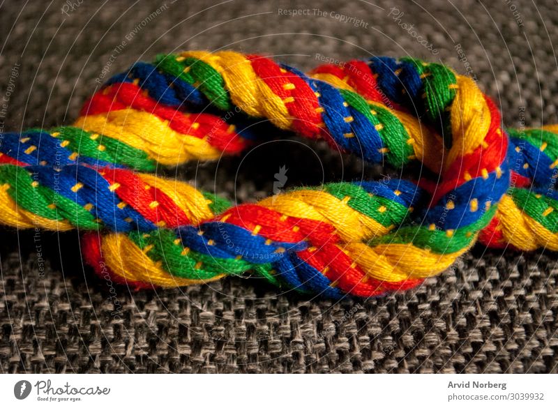 Ein regenbogenfarbener Knoten Freude schön Basteln Handarbeit Dekoration & Verzierung Seil Zopf Streifen drehen ästhetisch einfach Fröhlichkeit Zusammensein