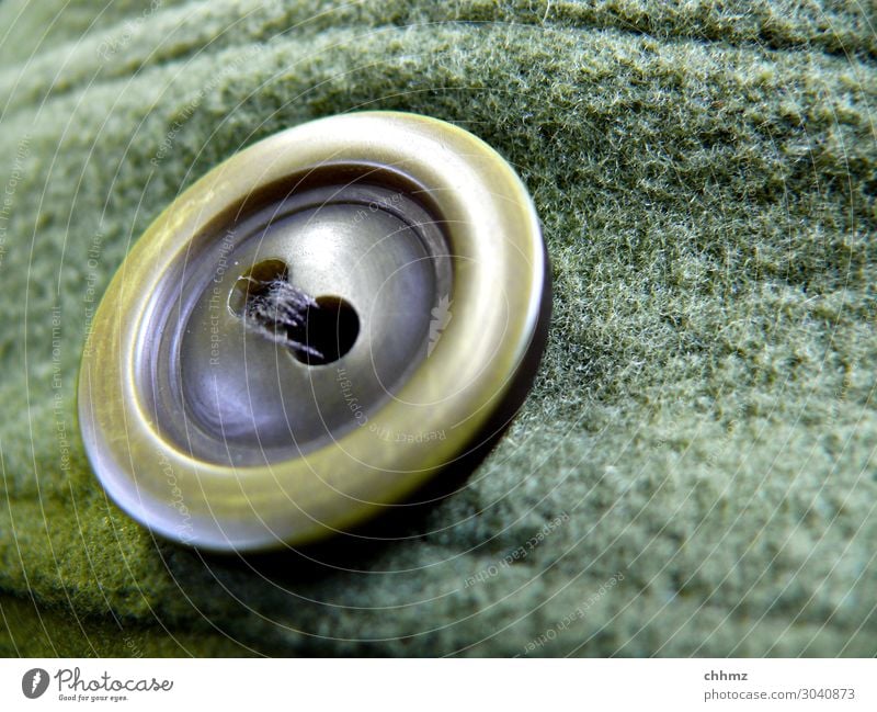 Großer, grüner Knopf Bekleidung Detailaufnahme Mode Nähen Handarbeit Öse Knopfloch Stoff Wolle Mantel Schneider Faden Garn