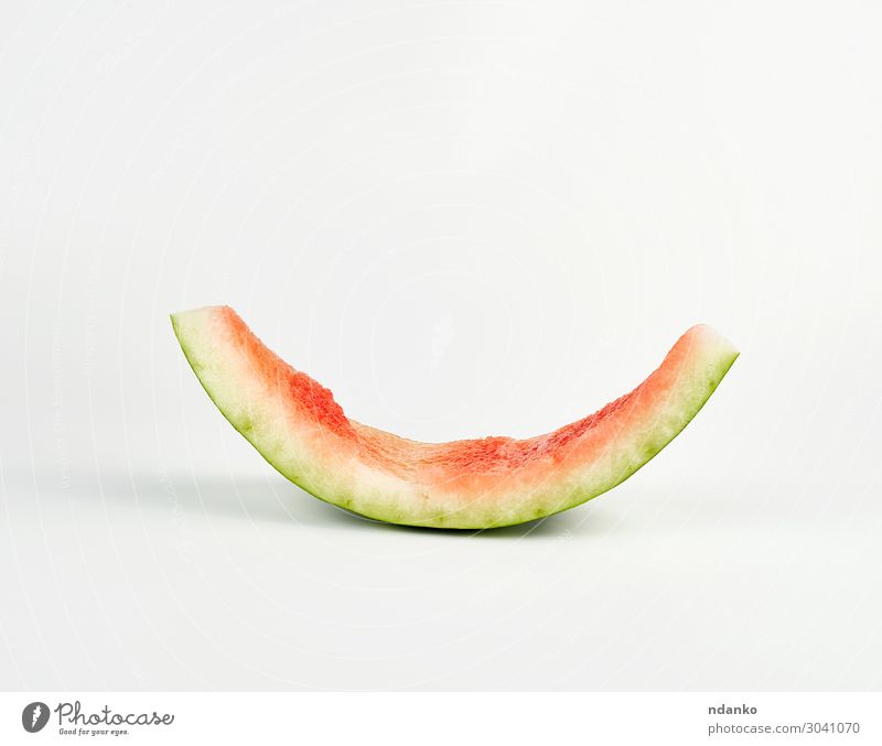 Stumpf aus roter, reifer, runder Wassermelone Frucht Ernährung Vegetarische Ernährung Haut Sommer Pflanze frisch natürlich saftig grün weiß Farbe Scheitel Biss