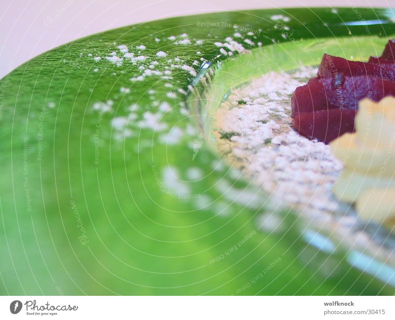 green süß Dessert grün Teller Glasteller Puderzucker Ernährung