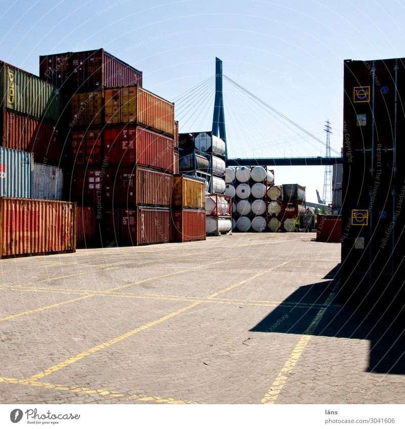 Hamburg Stadt Hafenstadt Beginn Handel Köhlbrandbrücke Container Containerterminal Außenaufnahme Textfreiraum oben Textfreiraum unten Licht