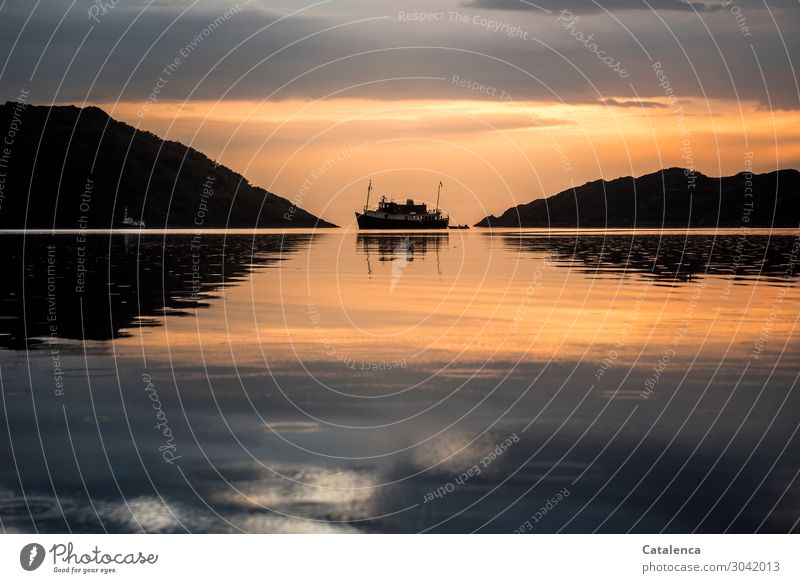 Symmetrie |  in der Bildkomposition Wasser Boot Hügel Dämmerung Himmel Meer Sonnenuntergang Küste Sommer Horizont Schönes Wetter Abend Wolken Natur Landschaft