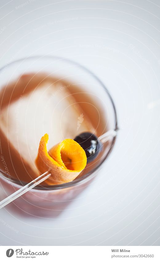 Altmodischer Cocktail Whiskey Garnierung orange Kirsche altmodisch Mixgetränk Getränk trinken Bar Alkohol Glück