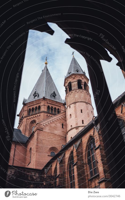 Mainzer Dom Deutschland Rheinland-Pfalz Stadt Hauptstadt Stadtzentrum Menschenleer Kirche Architektur Dach Sehenswürdigkeit Wahrzeichen Macht Mut