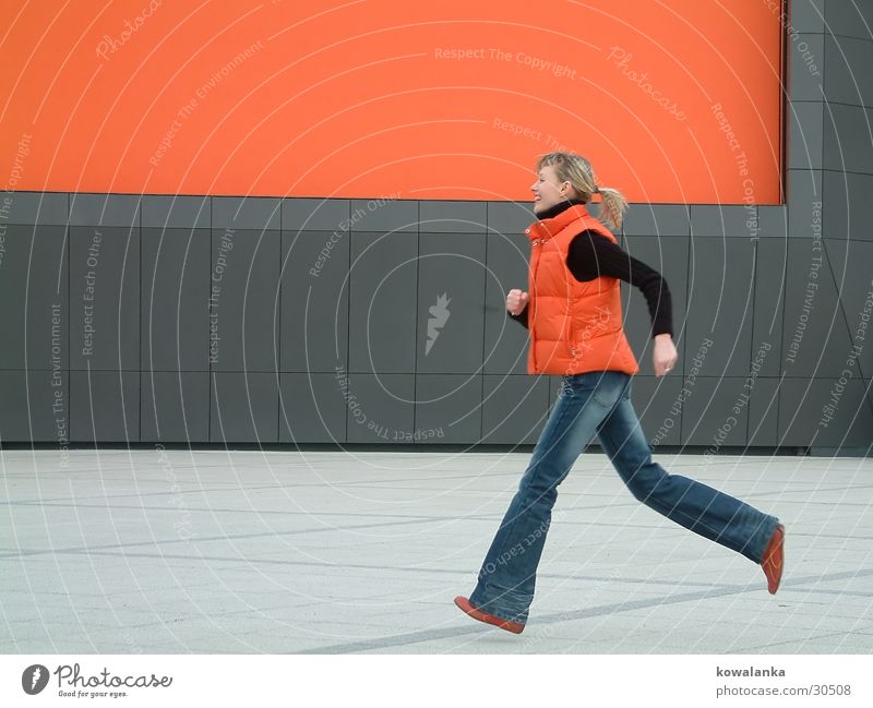 jump springen Zeit Frau Geschwindigkeit laufen Dynamik Eile orange rennen