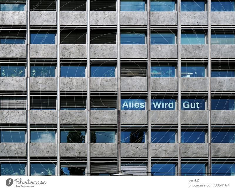 Beruhigend Wien Stadtzentrum Haus Hochhaus Mauer Wand Balkon Fenster Beton Glas Schriftzeichen hoch oben Optimismus Gelassenheit Ehrlichkeit Weisheit Hoffnung