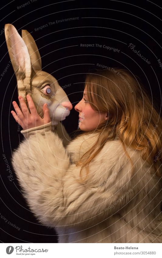 Tierliebe: Danke für dein Fell Lifestyle schön Junge Frau Jugendliche Pelzmantel rothaarig langhaarig Tiergesicht Hase & Kaninchen 1 Denken entdecken