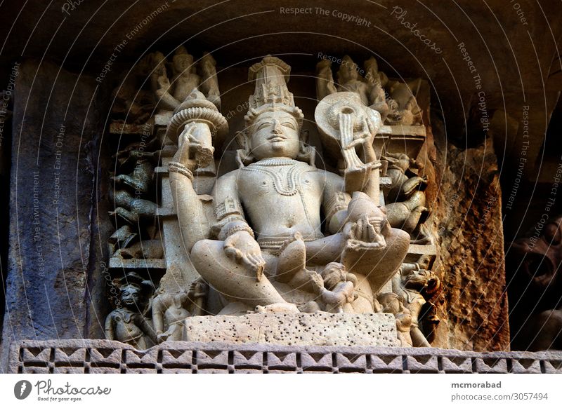 Skulptur im Chaturbhuj Tempel, Khajuraho schön Handwerk Platz Architektur Mauer Wand Denkmal Stein historisch Bildhauerei Kunst und Handwerk Statue