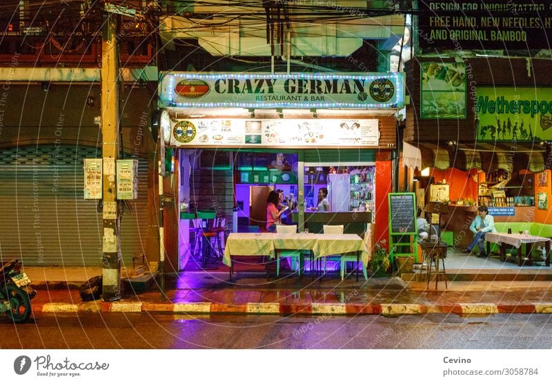 Shop in Bangkok bei Nacht Shopping Thailand Crazy German Nachtleben Nachtaufnahme buntes Licht Tourismus Außenaufnahme Leuchtreklame Straßenbistro einkaufen
