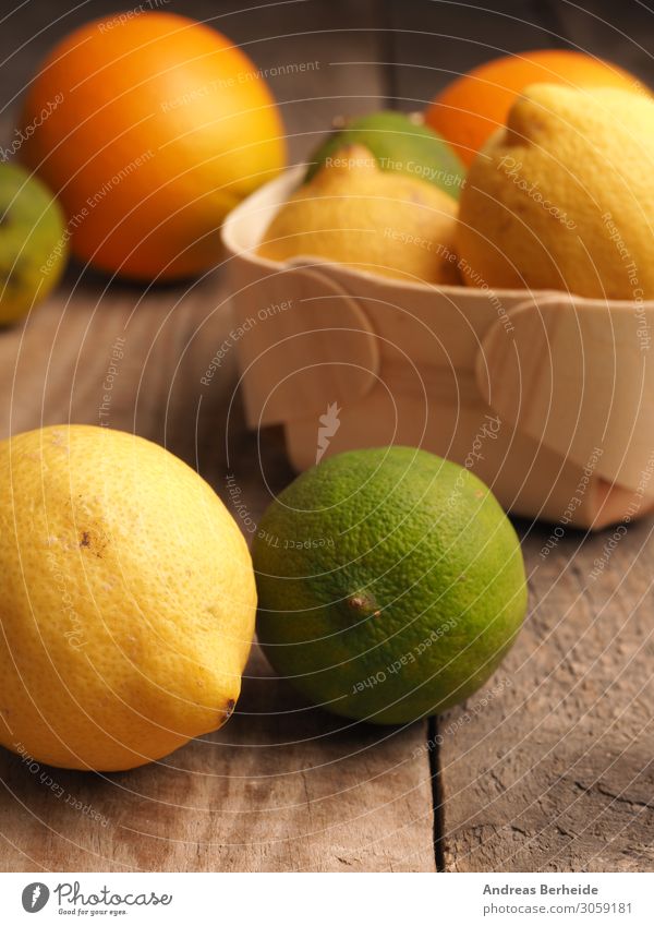 Vitamin C Zitrone, Limette, Orange Frucht Bioprodukte Saft Gesunde Ernährung Sommer gelb leaf lemon lime mix natural nutrition orange organic raw red ripe