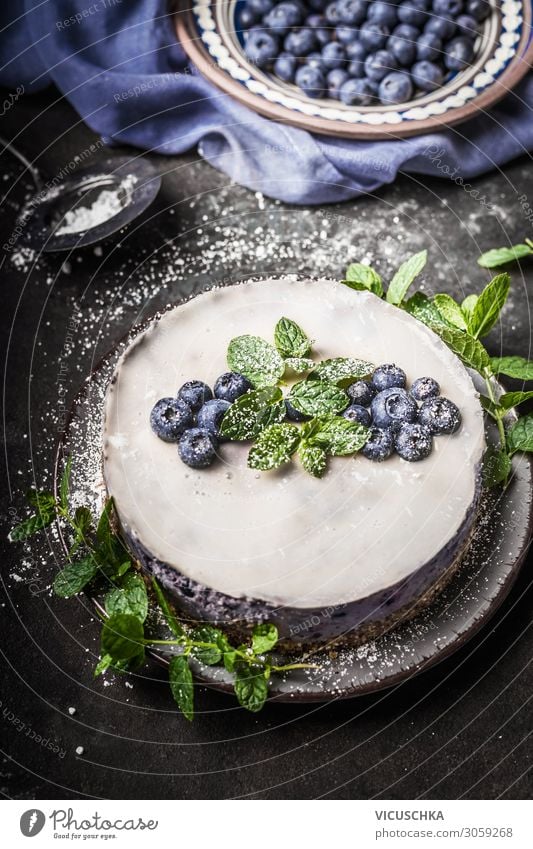 Heidelbeeren no Bake veganer Käsekuchen mit Kokosmilch Lebensmittel Frucht Kuchen Dessert Ernährung Bioprodukte Vegetarische Ernährung Diät Stil
