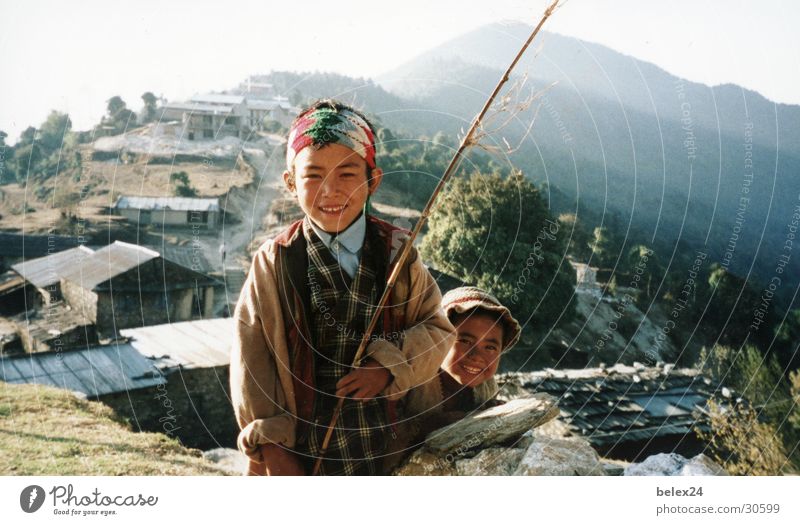 Nepals Kinder Asien ursprünglich Mensch Junge Natur Himalya offen Treking