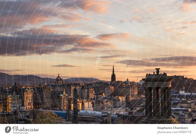 Blick auf Edinburgh bei Sonnenuntergang Stadt Hauptstadt schön Landschaft goldene Stunde ruhig Farbfoto Außenaufnahme Abend Sonnenaufgang