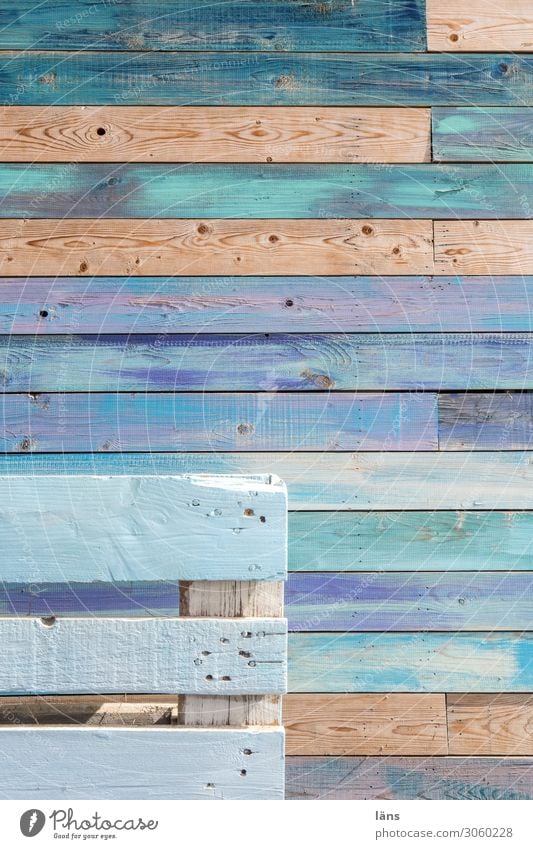 Farben des Meeres Griechenland Mauer Wand Holz Linie einzigartig blau violett türkis Kreativität Leichtigkeit Zusammenhalt gestreift Paletten Holzbrett Farbfoto
