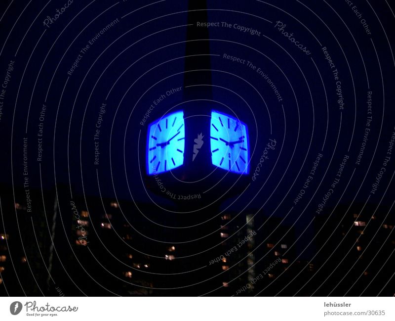 magisches uhrleuchten Uhr Cottbus Nacht Licht Brücke blau