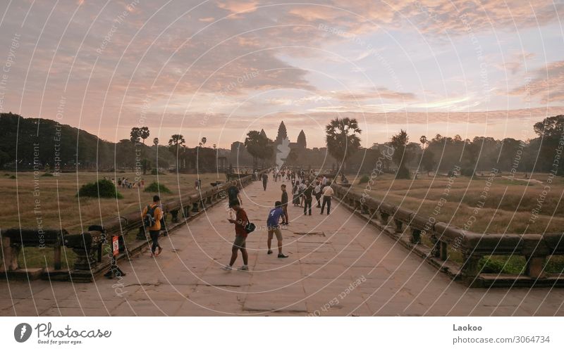 The magic of Angkor Wat Mensch Leben Kunst Museum Skulptur Architektur Medien Printmedien Neue Medien Umwelt Natur Landschaft Pflanze Tier Horizont Sonne