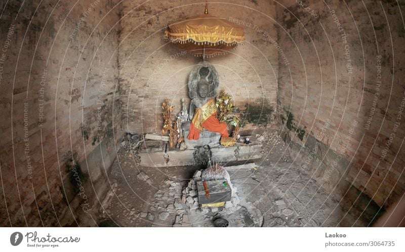 Holy Buddha Temple in Angkor Wat Lifestyle Kunst Museum Kultur Medien Printmedien Neue Medien Umwelt Bauwerk Mauer Wand Sehenswürdigkeit Wahrzeichen Denkmal