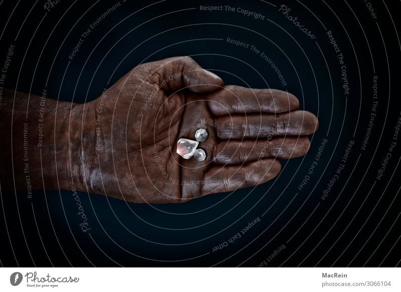 Diamanten Hand Abenteuer Business rein Qualität Arbeiter Rohstoffe & Kraftstoffe dunkelhäutig haltend Handfläche Männerhand Kostbarkeit Bergbau schwarz zeigen