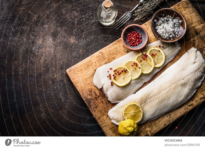 Kabeljau Filet mit Zitronenscheiben und Kräutersalz Lebensmittel Fisch Ernährung kaufen Stil Gesunde Ernährung Restaurant Design Hintergrundbild