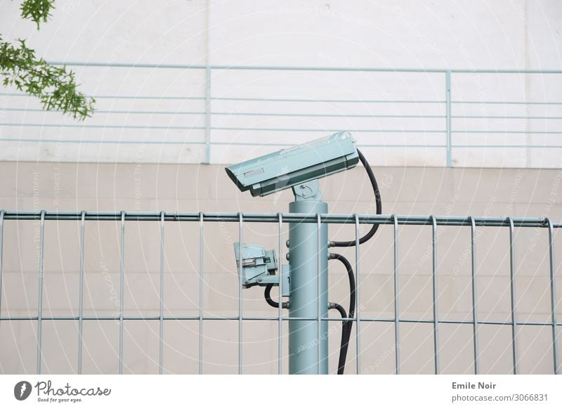 Kamera sieht alles Videokamera Technik & Technologie Informationstechnologie Überwachungskamera Überwachungsstaat Sicherheit Schutz Scham Reue Hemmung Angst