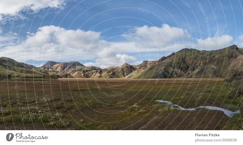 Colorful mountain range in the Icelandic highlands Natur Landschaft Pflanze Tier Wolken Gras Moos Berge u. Gebirge Gipfel mehrfarbig Farbfoto Außenaufnahme