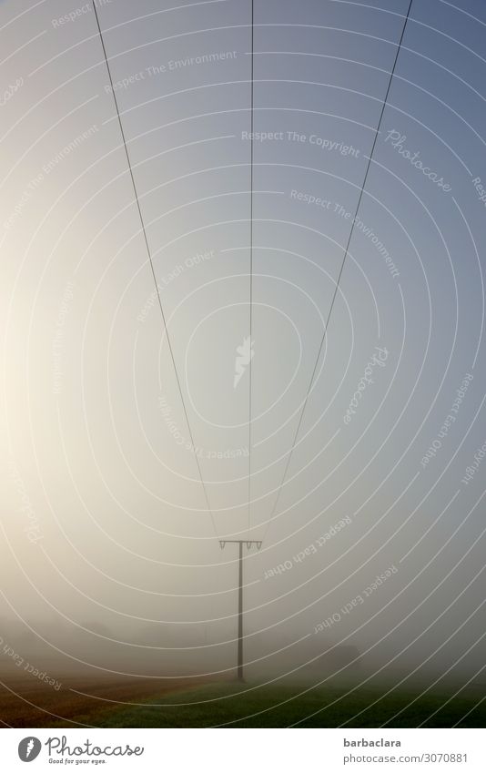 nebulös | Stromleitung Technik & Technologie Energiewirtschaft Hochspannungsleitung Landschaft Himmel Nebel Feld Dorf Linie leuchten Stimmung Horizont Klima