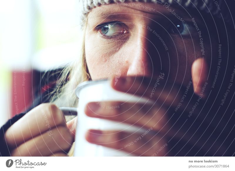 the quiet life Ernährung Frühstück Kaffeetrinken Getränk Heißgetränk Kakao Tee Tasse Becher Gesicht Auge 1 Mensch 18-30 Jahre Jugendliche Erwachsene wandern
