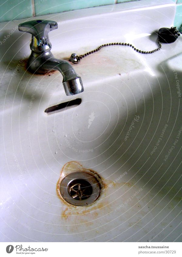 legga Abfluss Wasserhahn Waschbecken dreckig kalt Kalk Küche verkalkt ...