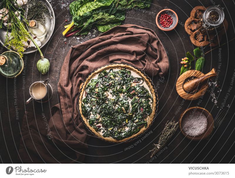 Quiche mit Mangold Gemüse Lebensmittel Ernährung Geschirr Stil Design Gesunde Ernährung Häusliches Leben Hintergrundbild Essen zubereiten Rezepte kochen & garen