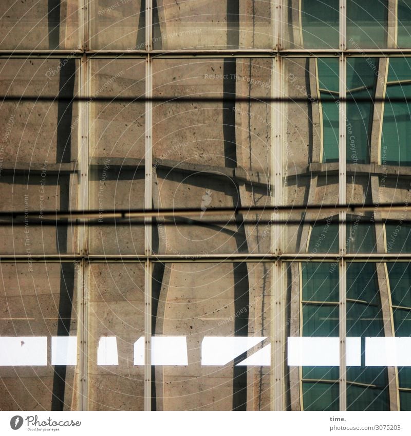 Hitzewallung Berlin Haus Architektur Mauer Wand Fassade Fenster Stein Glas Metall Linie Streifen außergewöhnlich eckig Leben verstört Misstrauen Design
