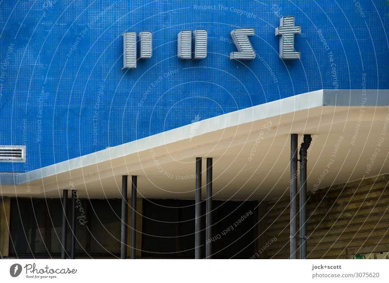 Post 60 Postamt Architektur Sechziger Jahre DDR Nachkriegsmoderne Fassade Vordach Name Wort außergewöhnlich Originalität retro blau ästhetisch Design kompetent