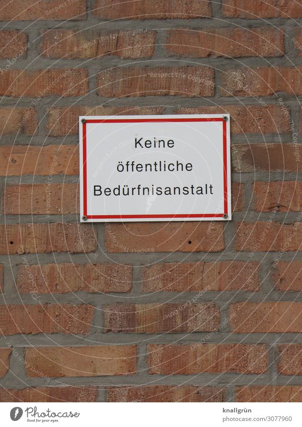 Keine öffentliche Bedürfnisanstalt Haus Mauer Wand Schriftzeichen Schilder & Markierungen Hinweisschild Warnschild Kommunizieren eckig Stadt braun rot weiß