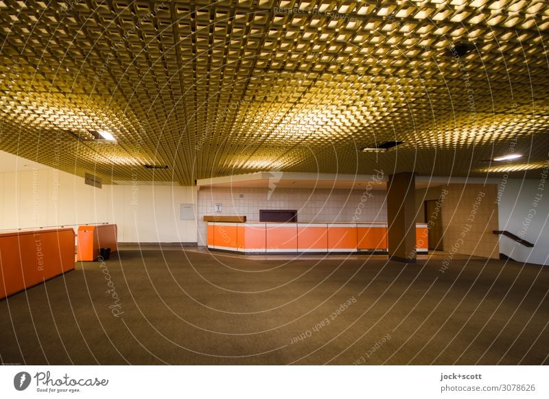 Lobby Innenarchitektur Dienstleistungsgewerbe Architektur Berlin-Tempelhof Gebäude Foyer Lamelle Teppich Theke Netzwerk leuchten frei groß retro braun Stimmung
