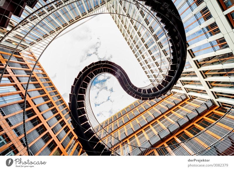 Endlose Treppe in München derProjektor dieprojektoren farys joerg farys ngo ngo-fotograf Textfreiraum Mitte Weitwinkel Textfreiraum links entdecken ästhetisch
