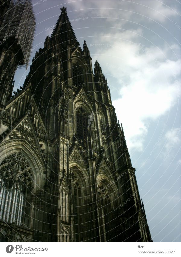 Südturm Kölner Dom Gotik Wolken aufstrebend Gegenlicht Gotteshäuser Turm Religion & Glaube Sonne hoch Architektur