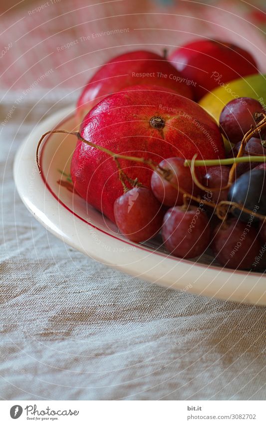 Trauben, Granatapfel und Äpfel in der Schale Lebensmittel Frucht Ernährung Bioprodukte Vegetarische Ernährung Diät Fasten Schalen & Schüsseln Gesundheit