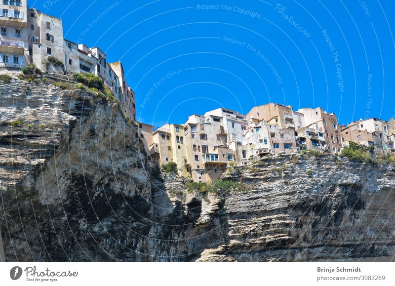 Die Stadt Bonifacio, Korsika, direkt an steilen Klippen gebaut Ferien & Urlaub & Reisen Tourismus Ausflug Abenteuer Ferne Sightseeing Sommer Meer Natur