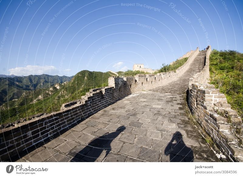 Auf der Mauer, auf der Lauer Weltkulturerbe Chinesische Architektur Landschaft Himmel Horizont Berge u. Gebirge Bauwerk Sehenswürdigkeit Wahrzeichen