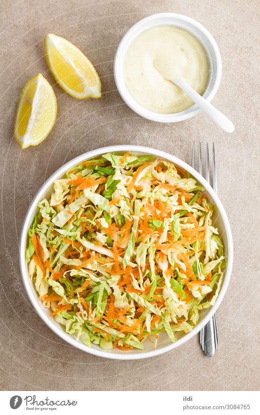 Frischer Weißkohl und Karottenkrautsalat Gemüse Salat Salatbeilage frisch Lebensmittel Krautsalat Kohle Kohlgewächse Möhre roh geschreddert gerieben gehackt