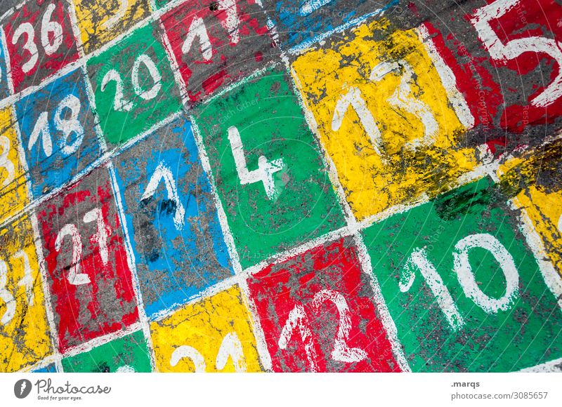 Schulhof mehrfarbig Farbstoff Raster Kindheit Farbe Bildung viele Ziffern & Zahlen Beton Spielstraße Spielen Kindergarten